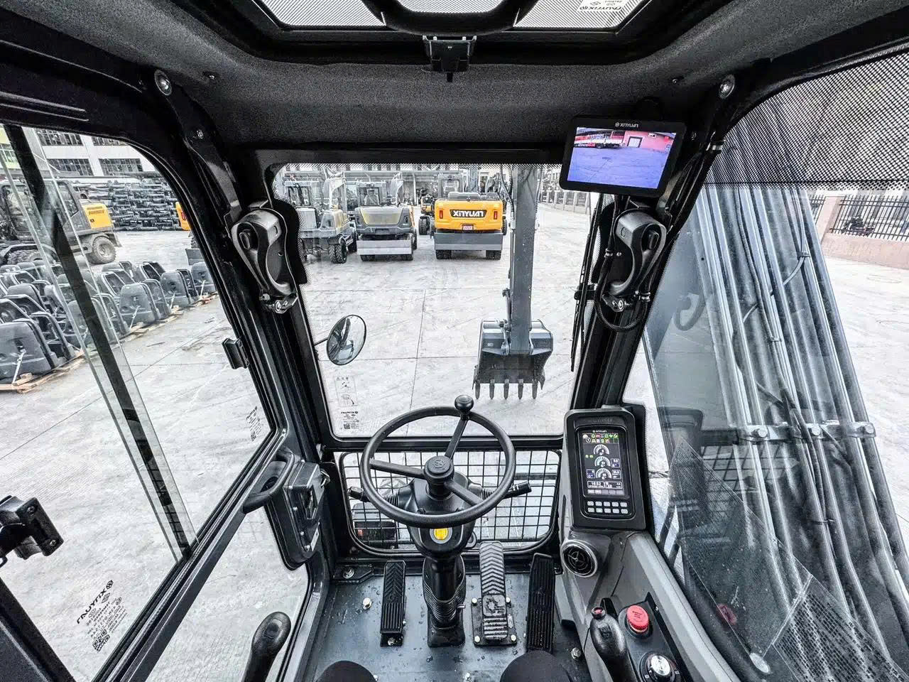 Máy Xúc Đào Bánh Lốp Xinyuan C130 - Sức Mạnh Vượt Trội Cho Công Trình Quy Mô